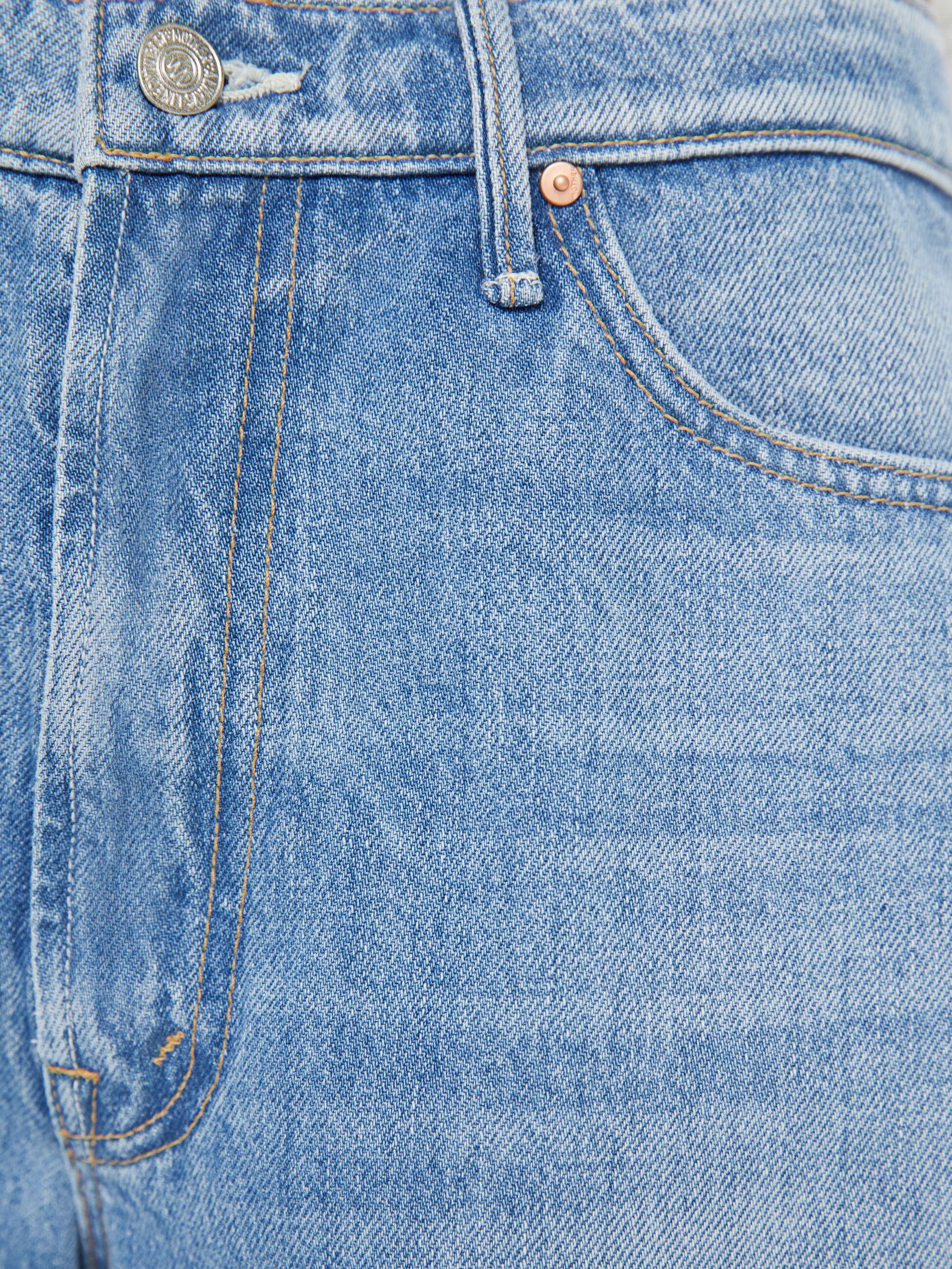 THE UNDERCOVER BERMUDA SHORT