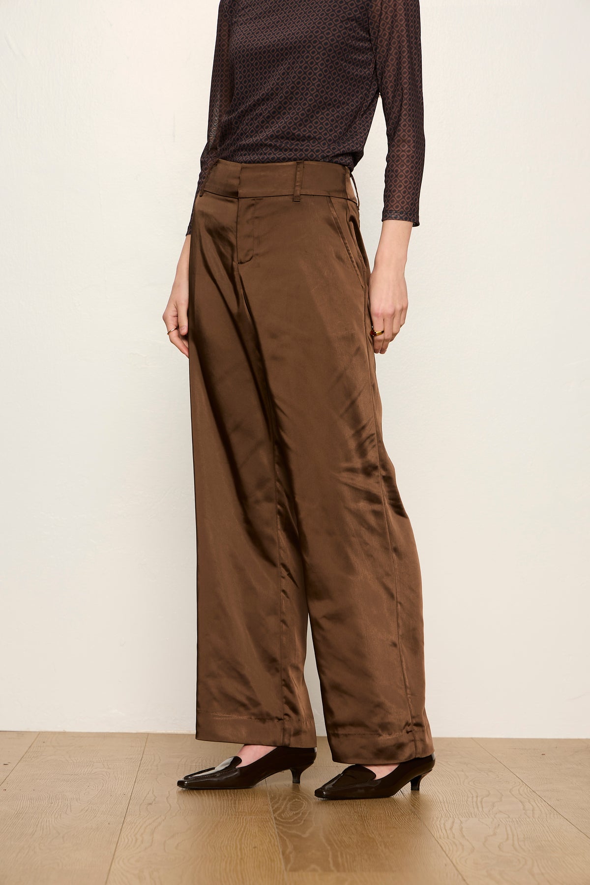 SPOTLIGHT SATIN TROUSER